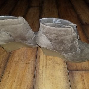White mountain wedge booties